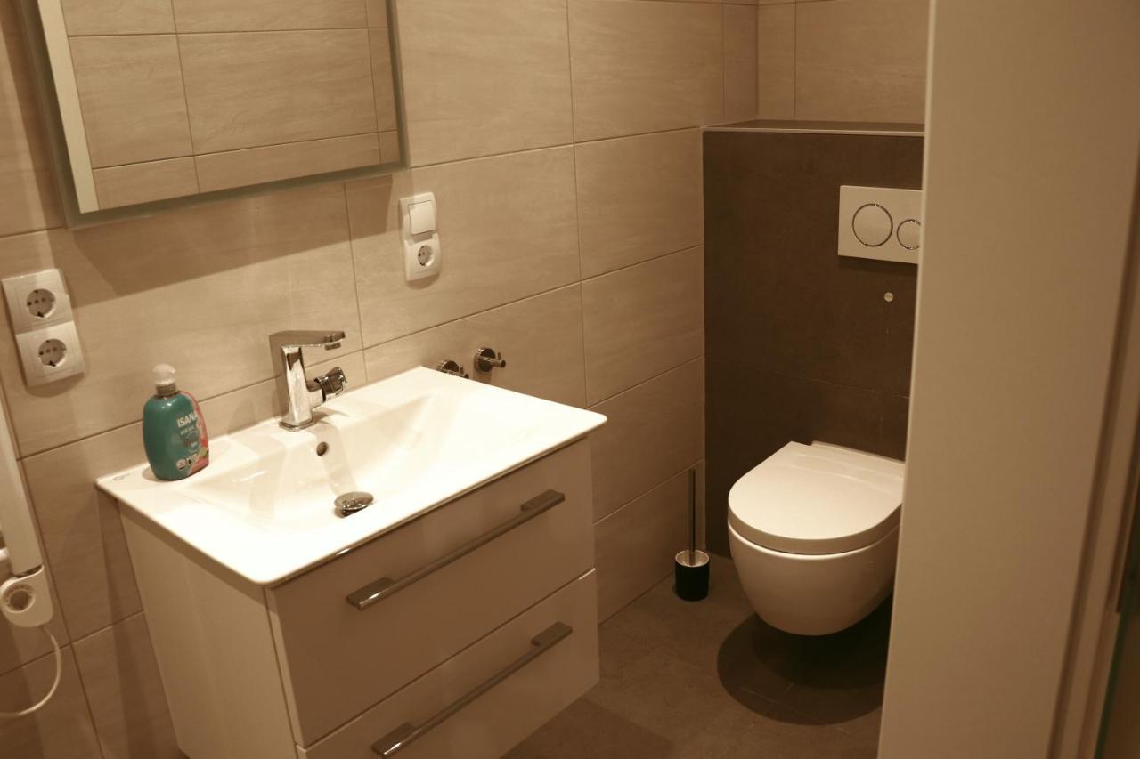 Stilvolle Wohnung Auf 50 M² Mit Parkplatz Und Wifi Kraiburg am Inn المظهر الخارجي الصورة