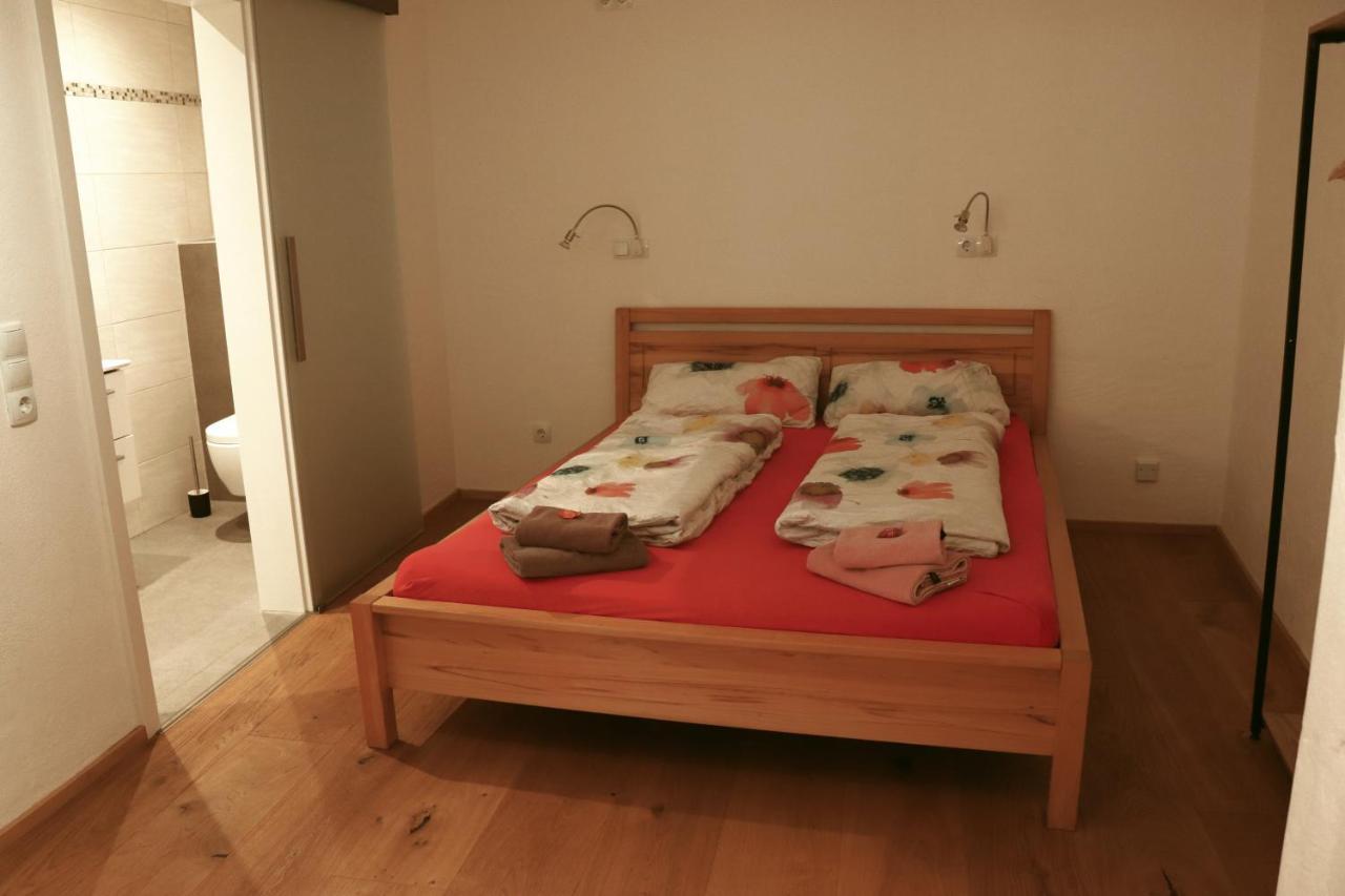 Stilvolle Wohnung Auf 50 M² Mit Parkplatz Und Wifi Kraiburg am Inn المظهر الخارجي الصورة